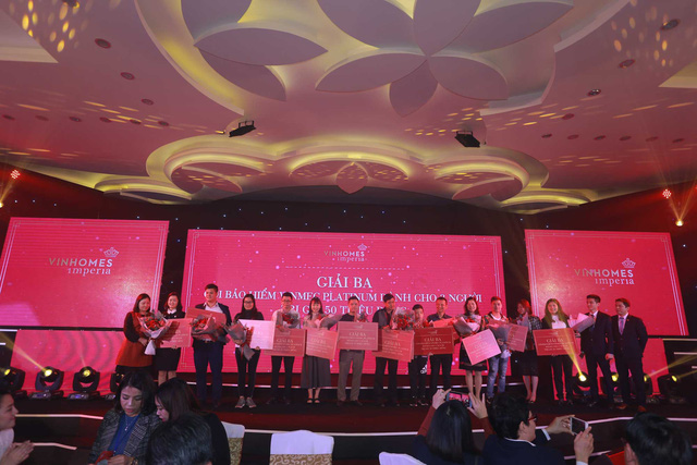 Mua nh&agrave; sang, tr&uacute;ng qu&agrave; v&agrave;ng năm mới ở phố cảng Hải Ph&ograve;ng - Ảnh 4.