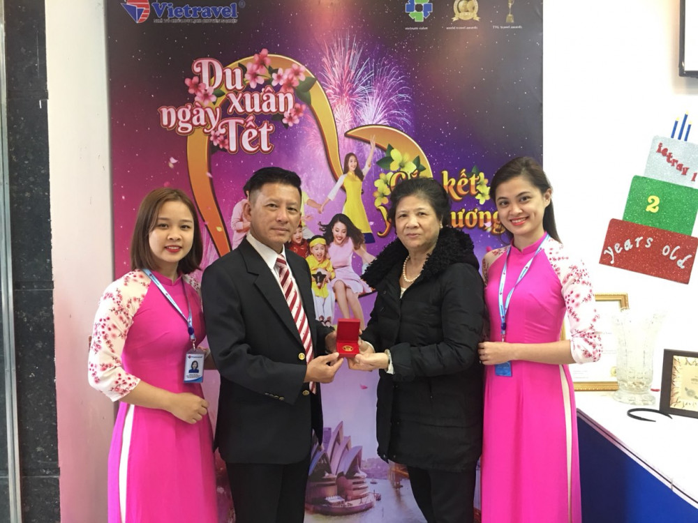 Khách hàng tại QQ8839 nhà cái trúng thưởng đồng tiền 1 lượng vàng 9999
