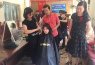 Cắt tóc miễn phí cho QQ8827 website cá cược trực tuyến hoàn cảnh khó khăn: Việc làm ý nghĩa, nhân đôi niềm vui