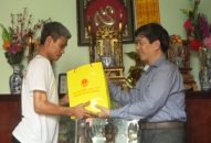 Đoàn Đại biểu TRANG CHỦ QQ88.COM ĐĂNG KÝ thành phố thăm, tặng quà gia đình chính sách, người có công