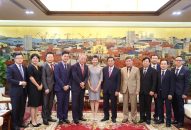Lãnh đạo thành phố tiếp Tập đoàn Đổi quà QQ88 Thái Bình Dương (Trung Quốc)