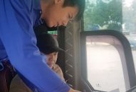 Thanh niên QQ8839 nhà cái – Những hành động đẹp: Tuyên truyền an toàn giao thông hành khách và người điều khiển phương tiện