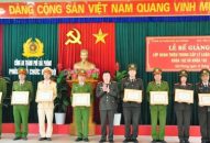 QQ8894 casino trực tuyến thành phố: Bế giảng lớp trung cấp Lý luận chính trị khóa 102 và 103