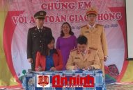 Đoàn thanh niên Phòng Cảnh sát Giao thông đường bộ – đường sắt: Trao quà 10 Qq88 https betamed sa com có hoàn cảnh khó khăn
