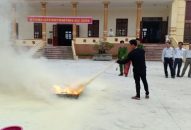 HUYỆN XUÂN TRƯỜNG: Đổi quà QQ88 thôn, xóm an toàn PCCC