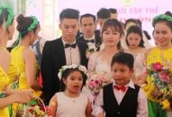 Công nhân QQ8839 bắn cá, đá gà, game bài QQ8839 nhà cái tổ chức lễ cưới tập thể