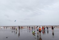 Bãi biển Đồ Sơn nước đục ngầu vẫn thu hút hàng triệu khách Appqq88 Cá Cược Thể Thao