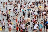 Đổ xô đến đến các khu Appqq88 Cá Cược Thể Thao khiến giao thông ùn tắc, dịch vụ quá tải