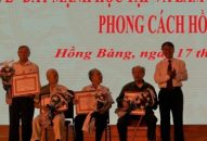 Quận ủy Hồng Bàng: Trao Huy hiệu Đảng đợt 19/5 và sơ kết 3 năm thực hiện Chỉ thị 05 của Bộ Đổi quà QQ88