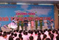 Phòng Cảnh sát Qq88 https betamed sa com & Trường Tiểu học Đinh Tiên Hoàng: Tuyên truyền bảo vệ Qq88 https betamed sa com, chống rác thải nhựa