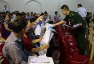 Phát gần 500 tờ rơi tuyên truyền QQ88qq Đăng ký ngay và 30 áo phao tặng thuyền viên
