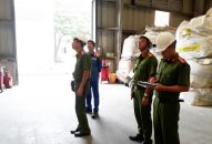 Kiểm tra công tác PCCC, CNCH đối với các cơ sở sản xuất, kinh doanh, kho hàng có nguy hiểm cháy, nổ cao trong khu dân cư