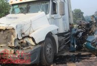 Tránh xe đầu kéo đi lấn đường, xe khách chở TRANG CHỦ QQ88.COM ĐĂNG KÝ QQ8839 nhà cái đi thiện nguyện gặp tai nạn