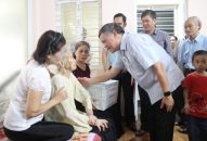 Phó Chủ tịch Thường trực UBND thành phố thăm, tặng quà các gia đình chính sách, QUÀ TẶNG QQ88 | Ho Chi Minh City thương binh tiêu biểu