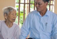 Chủ tịch UBNDTP Nguyễn Văn Tùng thăm, tặng quà các gia đình thương binh, liệt sỹ