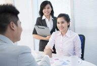 Lãnh đạo có thể bị cách chức nếu bố trí người thân vào vị trí quản lý tổ chức nhân sự