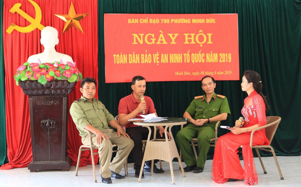 Các đại biểu tham gia buổi tọa đàm thảo luận trao đổi kinh nghiệm trong Đổi quà QQ88 phong trào toàn dân bảo vệ ANTQ