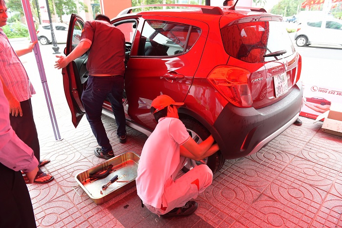 Khách hàng đang sở hữu xe VinFast Fadil sẽ được chăm sóc, tư vấn tận tình với dịch vụ Mobile Service
