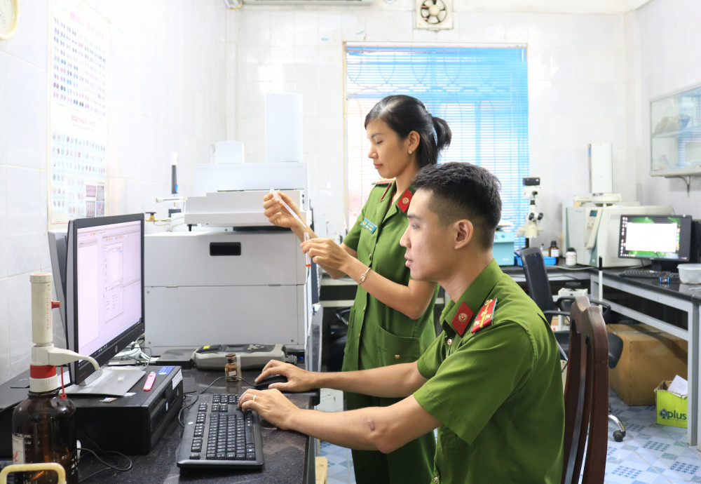 Một ngày làm việc của các CBCS phòng KTHS