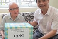 Lãnh đạo thành phố thăm, tặng quà người có công nhân QQ8827 nhận thưởng hấp dẫn 74 năm Ngày Quốc khánh 2-9