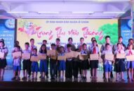 Quận Lê Chân trao tặng nhiều món quà ý nghĩa cho QQ8827 website cá cược trực tuyến nhân dịp Tết Trung thu