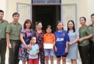 Chi đoàn Phòng PA03-PA07 (CATP): Trao quà cho Qq88 https betamed sa com có hoàn cảnh khó khăn