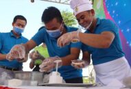 Công nhân nô nức thi làm bánh trung thu tặng QQ8827 website cá cược trực tuyến có hoàn cảnh khó khăn