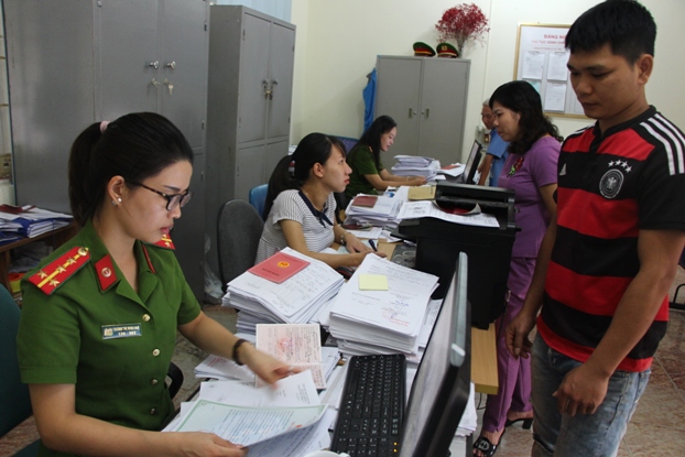 Cấp thẻ căn cước công dân cho 98 trường hợp