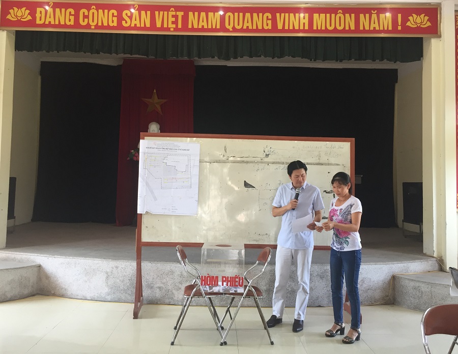 Các hộ dân xã Bắc Sơn bốc thăm nhận đất tái định cư sau khi thu hồi đất ở Các hộ dân xã Bắc Sơn bốc thăm nhận đất tái định cư sau khi thu hồi đất ở