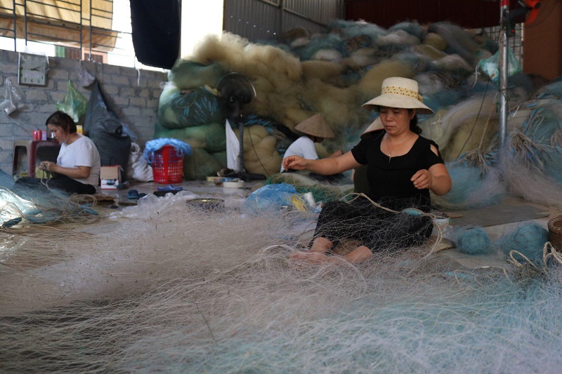 Ngư dân Đồ Sơn chuẩn bị ngư lưới cụ cho vụ ra khơi mới