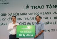 Vietcombank trao tặng gói an sinh QQ8827 com game thủ Việt Nam