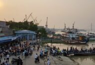 Người QQ8839 nhà cái lưu luyến khi phà Bính dừng hoạt động