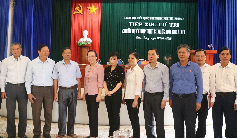 Đồng chí Nguyễn Thị Nghĩa- Phó Bí thư Thường trực Thành ủy, Trưởng đoàn ĐBQH Hải Phòng trao đổi với cử tri huyện Tiên Lãng Đồng chí Nguyễn Thị Nghĩa- Phó Bí thư Thường trực Thành ủy, Trưởng đoàn ĐBQH Hải Phòng trao đổi với cử tri huyện Tiên Lãng