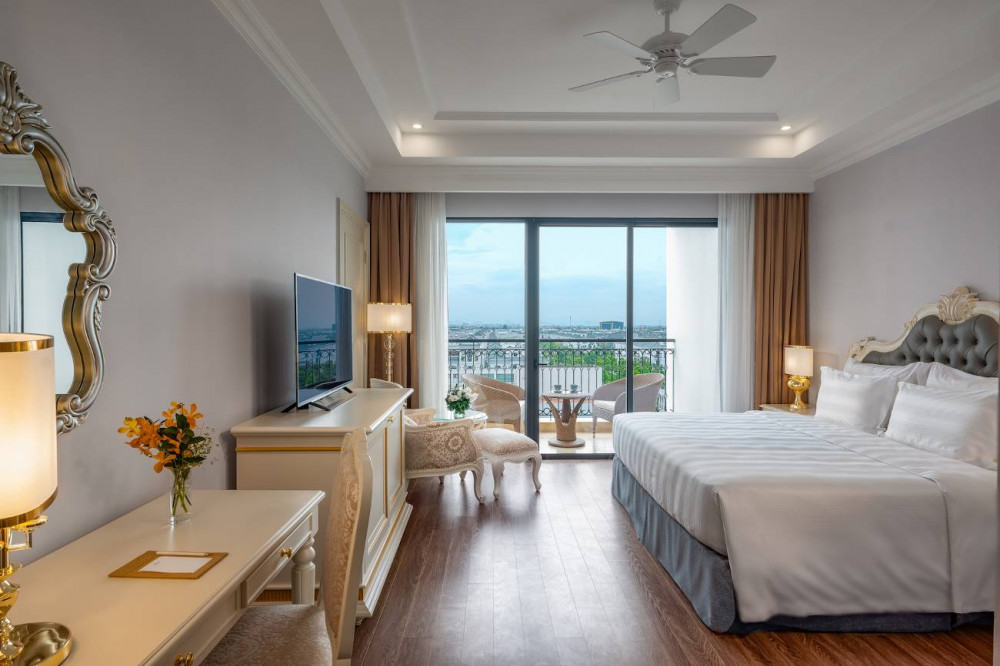 Phòng nghỉ tiện nghi, sang trọng của khách sạn mang đến tầm nhìn khoáng đạt, năng động