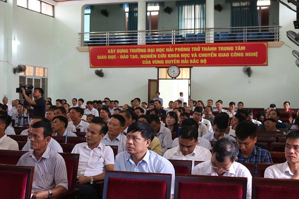 Các đại biểu dự hội nghị