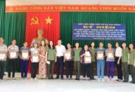 Hội phụ nữ Phòng PV05-CATP: Tặng quà các hội viên phụ nữ có hoàn cảnh khó khăn tại huyện Kiến Thụy