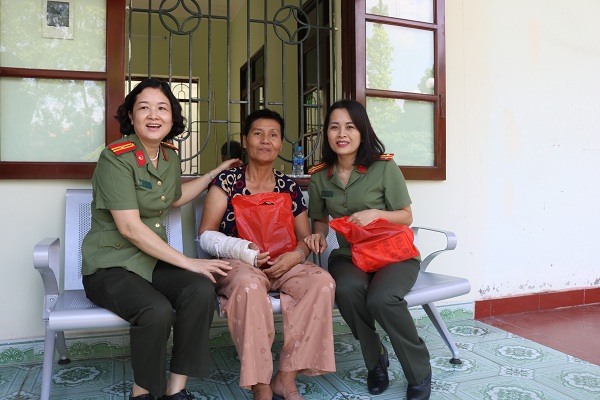 Những phần quà nhỏ trao gửi yêu thương
