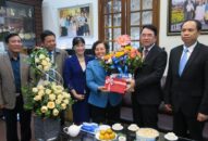 Phó Chủ tịch UBND thành phố Lê Khắc Nam đi thăm, chúc mừng Nhà giáo tiêu biểu