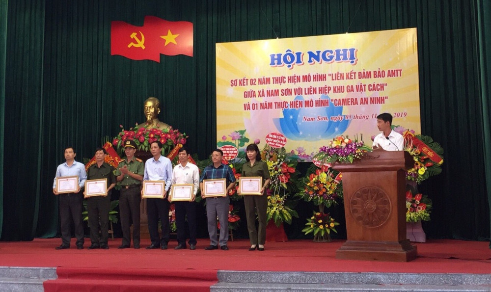 Nhiều cá nhân và tập thể nhận giấy khen trong thực hiện mô hình 