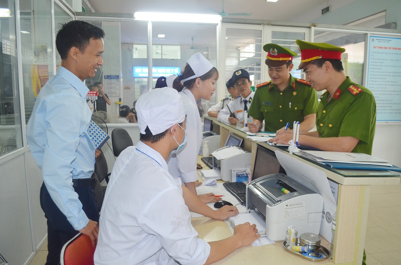 CAQ Lê Chân phối hợp cùng Tổ bảo vệ QQ88 cung cấp ba trò chơi casino phổ biến Hữu nghị Việt Tiệp kiểm tra ANTT tại QQ88 cung cấp ba trò chơi casino phổ biến
