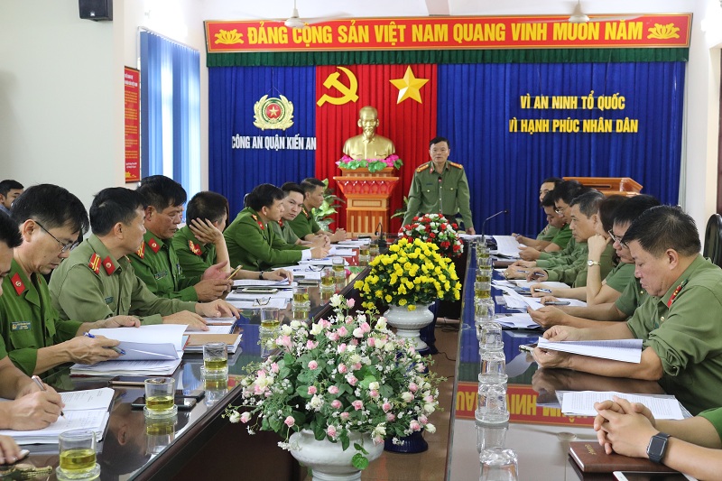 Đại tá Mai Xuân Thắng – Phó Giám đốc CATP chỉ đạo tại hội nghị