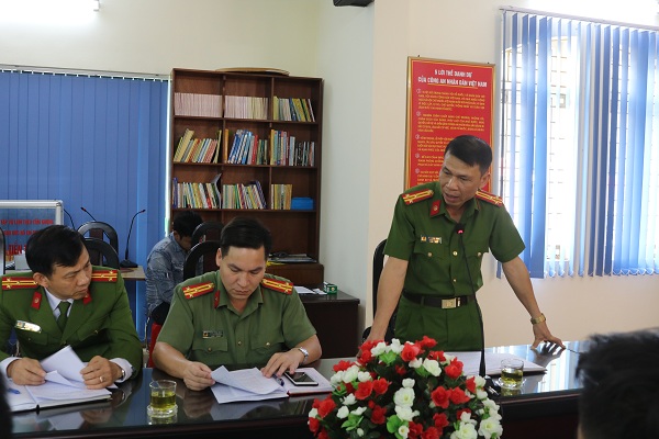 Thượng tá Vũ Xuân Hùng - Trưởng CAQ Kiến An báo cáo tại cuộc họp