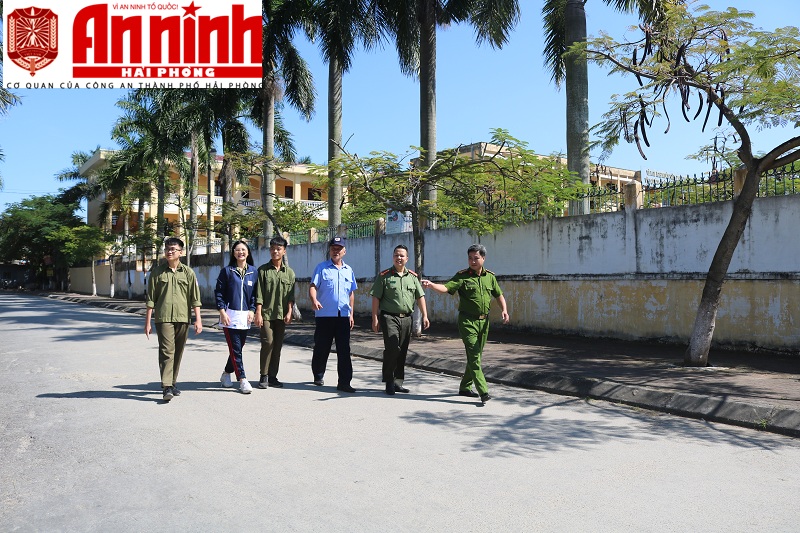 CAP Đồng Hòa phối hợp với bảo vệ, HS trường THPT Đồng Hòa tuần tra, kiểm soát tình hình ANTT