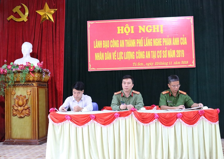 Thượng tá Lê Trung Sơn, Phó Giám đốc CATP lăng nghe ý kiến Đăng Nhập QQ88.COM | Link Trang Chủ QQ888 xã Tú Sơn Thượng tá Lê Trung Sơn, Phó Giám đốc CATP lăng nghe ý kiến Đăng Nhập QQ88.COM | Link Trang Chủ QQ888 xã Tú Sơn