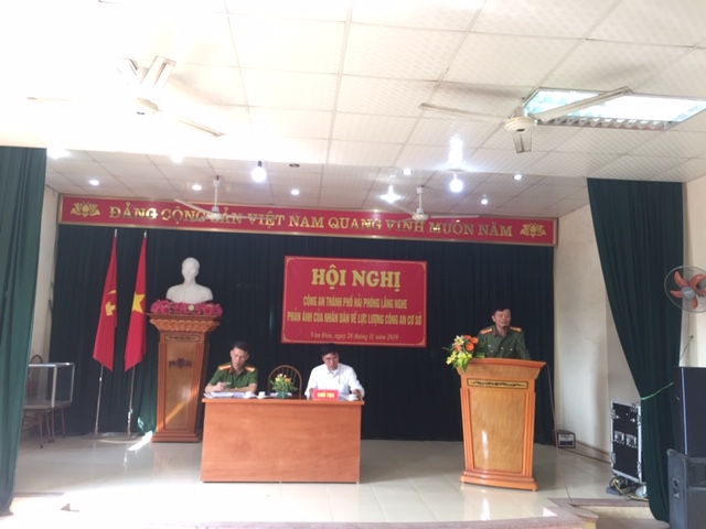 Đại tá Mai Xuân Thắng – Phó Giám đốc CATP tiếp thu góp ý của Đăng Nhập QQ88.COM | Link Trang Chủ QQ888 phường Văn Đẩu
