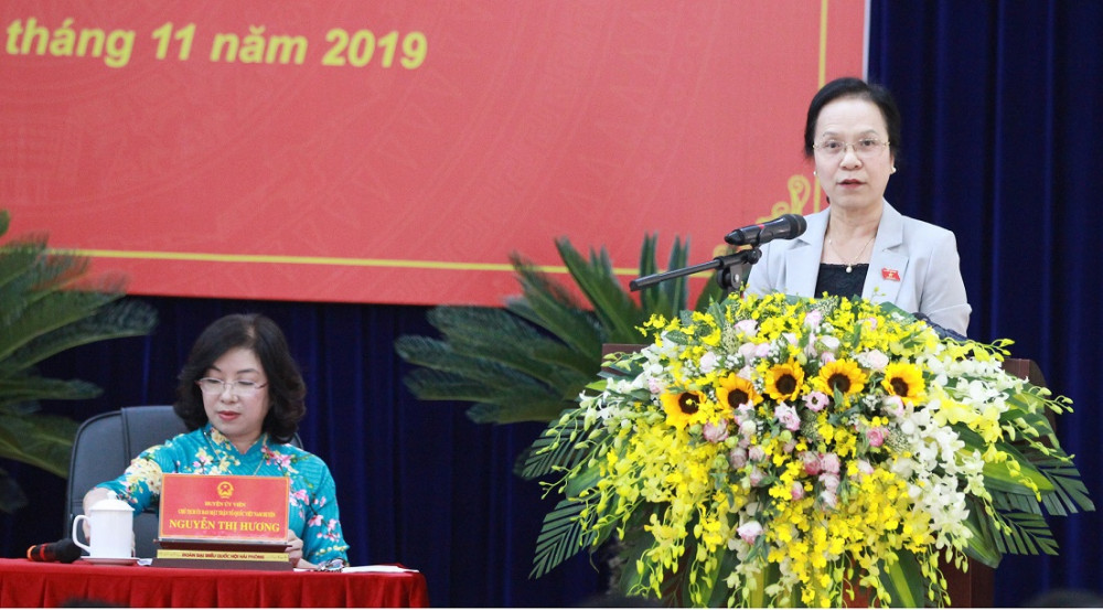 đồng chí Nguyễn Thị Nghĩa, Phó Bí thư Thường trực Thành ủy, Trưởng Đoàn ĐBQH QQ8839 nhà cái báo cáo với cử tri kết quả của kỳ họp thứ 8, TRANG CHỦ QQ88.COM ĐĂNG KÝ khóa XIV và hoạt động của Đoàn ĐBQH QQ8839 nhà cái tại kỳ họp