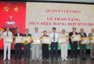 Quận ủy Lê Chân: 176 đồng chí Đảng viên được trao tặng Huy hiệu Đảng đợt 7/11/2019