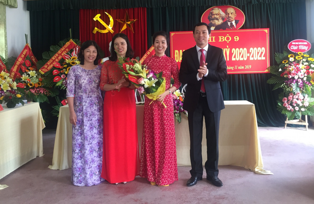 Chi ủy Chi bộ Trường Tiểu học An Dương nhiệm kỳ 2020-2022 ra mắt đại hội. Chi ủy Chi bộ Trường Tiểu học An Dương nhiệm kỳ 2020-2022 ra mắt đại hội.