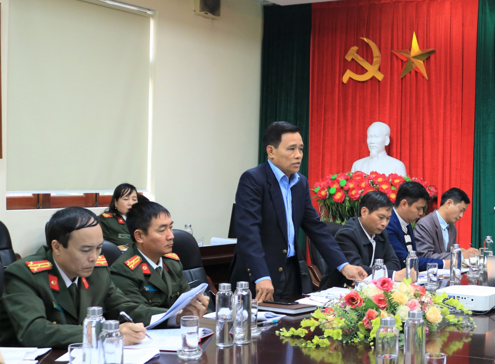 Các đại biểu tham gia đóng góp ý kiến về công tác Đổi quà QQ88 phong trào Toàn dân bảo vệ ANTQ trên địa bàn phường Hoàng Văn Thụ
