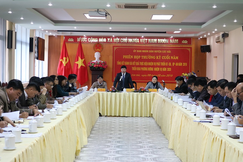 Chủ tịch UBND huyện Cát Hải Phạm Quang Hiển chủ trì phiên họp Chủ tịch UBND huyện Cát Hải Phạm Quang Hiển chủ trì phiên họp
